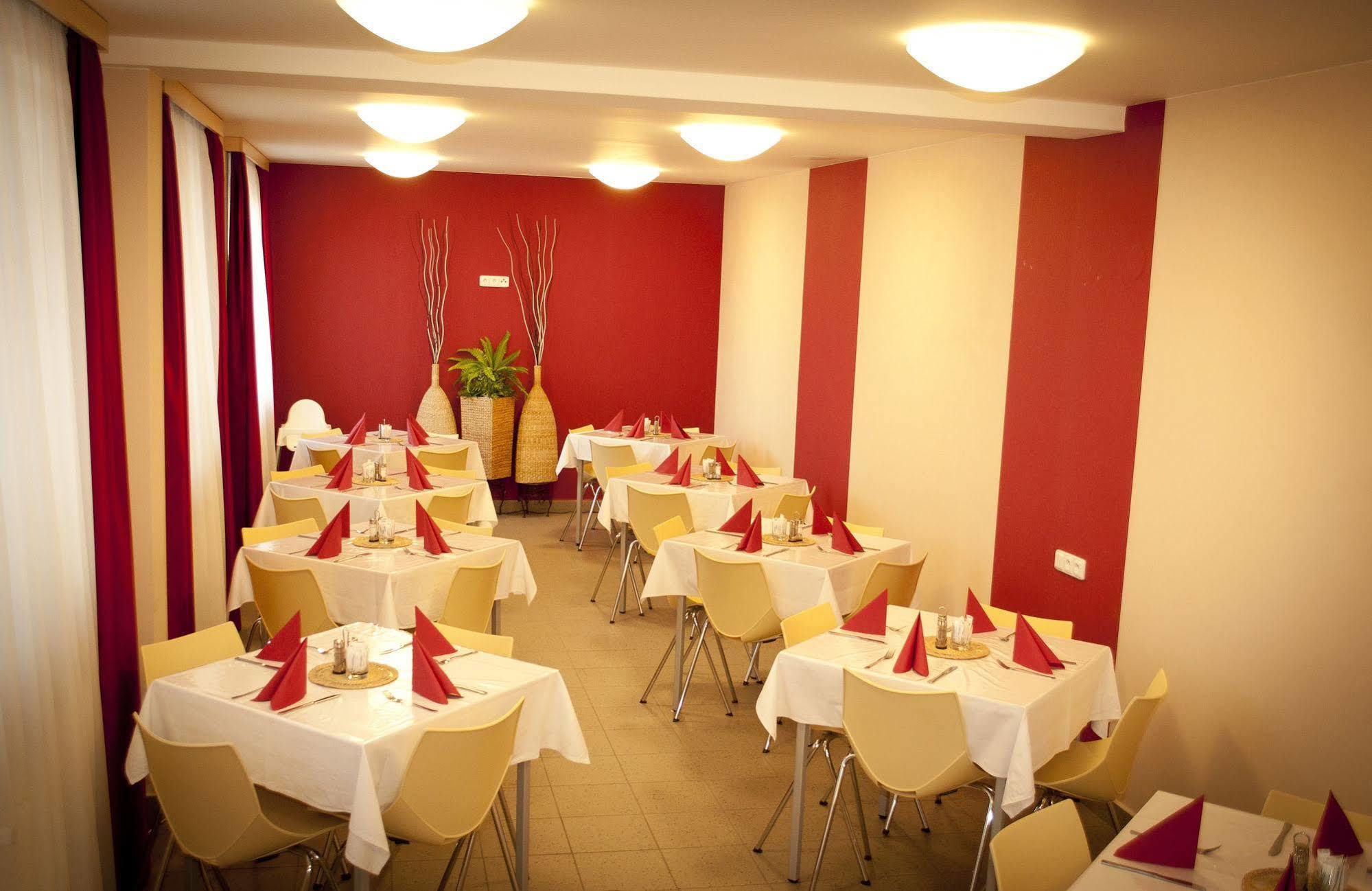 Hotel Albellus ブルノ エクステリア 写真